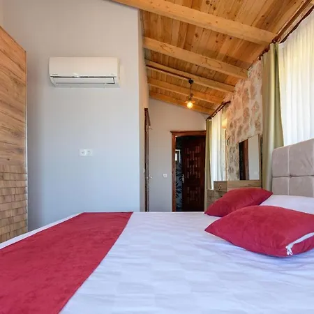Fethiye Yakaköy'de özel Havuzlu 6 Kişilik Erdem Villa *