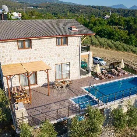 Fethiye Yakaköy'de özel Havuzlu 6 Kişilik Erdem Villa *