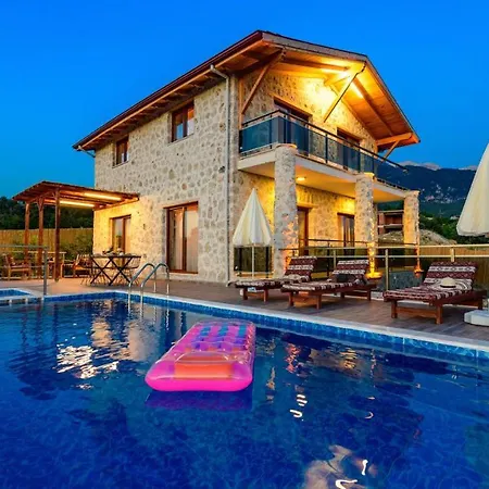 Fethiye Yakaköy'de özel Havuzlu 6 Kişilik Erdem Villa Yakaköy