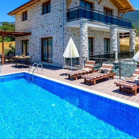 Villa Fethiye Yakaköy'de özel Havuzlu 6 Kişilik Erdem