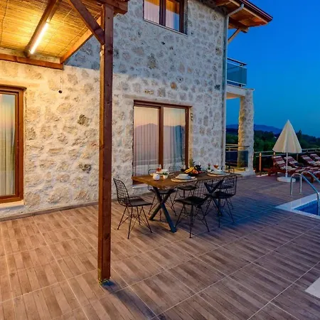 Fethiye Yakakoey'de Oezel Havuzlu 6 Kisilik Erdem Villa *