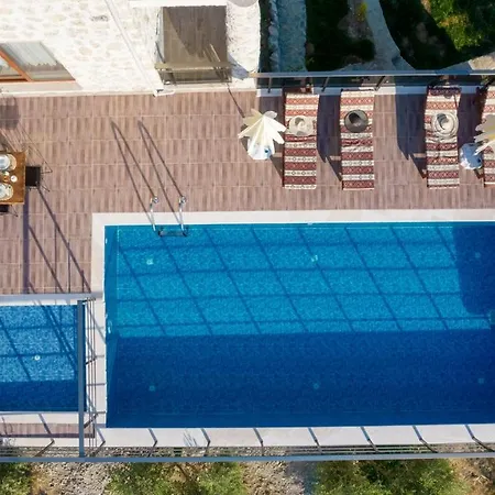 Fethiye Yakakoey'de Oezel Havuzlu 6 Kisilik Erdem Villa Yakakoy (Mugla)