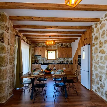 Fethiye Yakakoey'de Oezel Havuzlu 6 Kisilik Erdem Villa Yakakoy (Mugla)