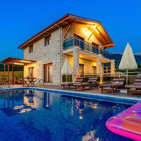 Fethiye Yakakoey'de Oezel Havuzlu 6 Kisilik Erdem *