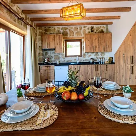 Villa Fethiye Yakakoey'de Oezel Havuzlu 6 Kisilik Erdem Yakakoy (Mugla)