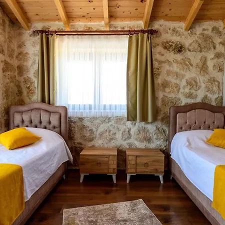Fethiye Yakakoey'de Oezel Havuzlu 6 Kisilik Erdem Villa *