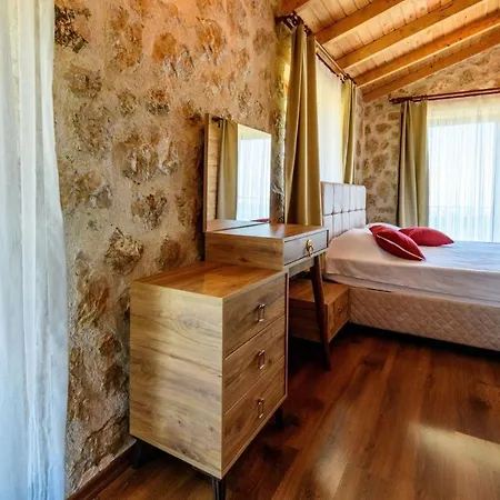 Villa Fethiye Yakakoey'de Oezel Havuzlu 6 Kisilik Erdem