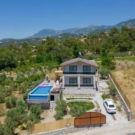 Fethiye Yakakoey'de Oezel Havuzlu 6 Kisilik Erdem Villa