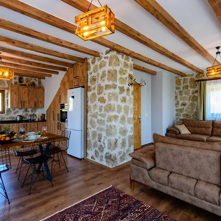 Villa Fethiye Yakakoey'de Oezel Havuzlu 6 Kisilik Erdem *