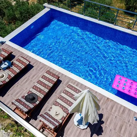 Fethiye Yakakoey'de Oezel Havuzlu 6 Kisilik Erdem *