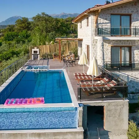 Fethiye Yakakoey'de Oezel Havuzlu 6 Kisilik Erdem Villa